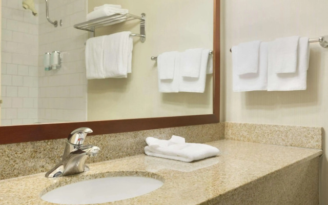 Ramada by Wyndham Belleville Harbourview Conference Centre