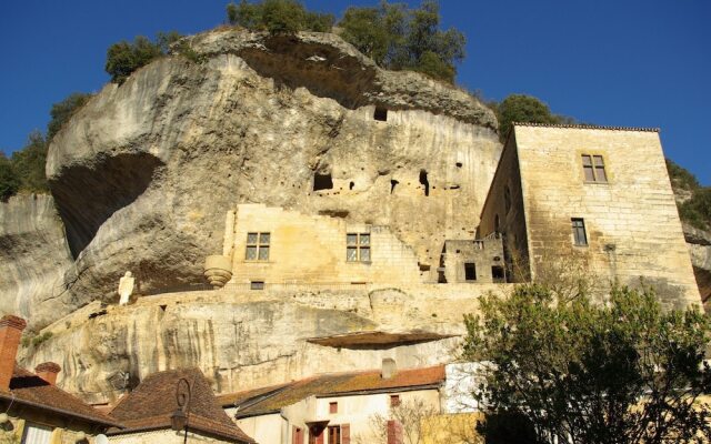 Spacious Holiday Home With Private Swimming Pool in Vitrac