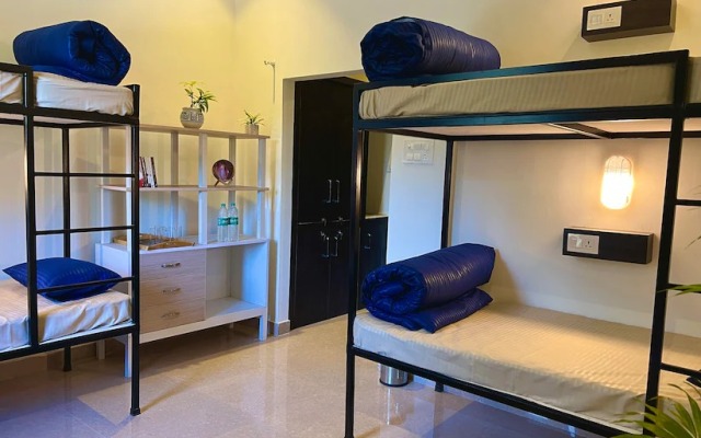 Hostel By The Lake Hill In Bhujiyaghat