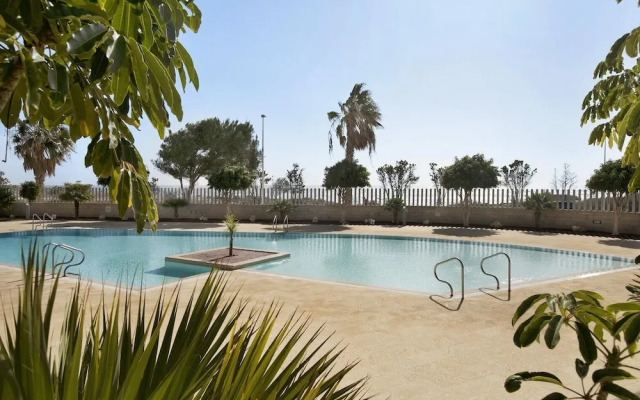 Beautiful Duplex Facing The Beach