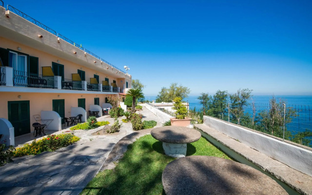Hotel Villa Ireos