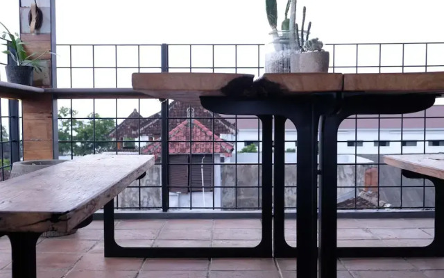 H-Ostel - Adults Only