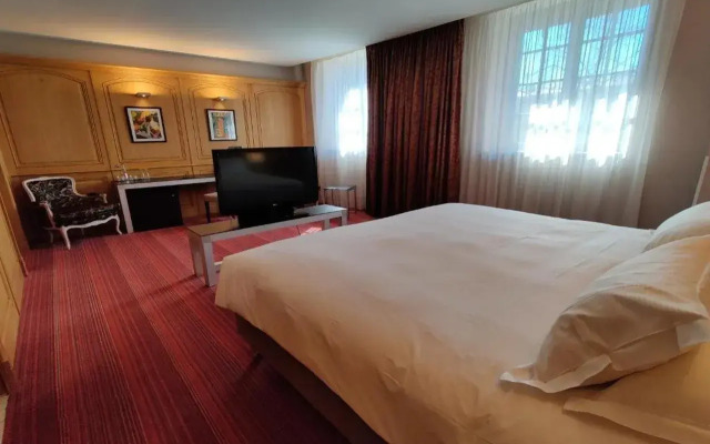 Hotel de Bourgtheroulde, Autograph Collection