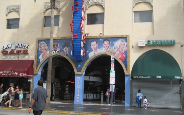 Hollywood and Highland Hotel and Hostel