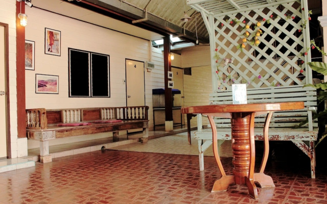 Baanklong Amphawa Homestay