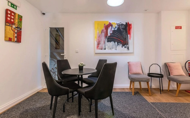 Bairro Alto Luz 2 Bedroom Apartment - RNU 69321