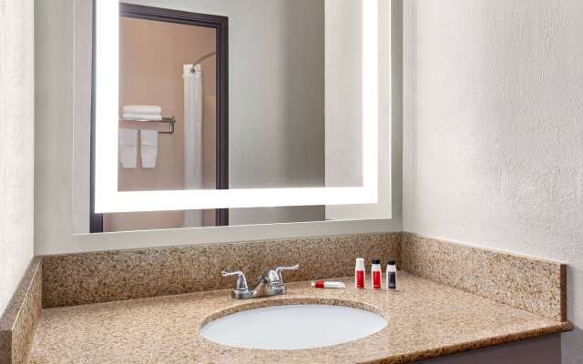 Days Inn by Wyndham Kansas City International Airport