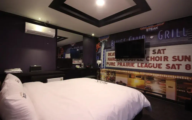 Box Hotel