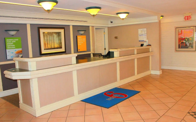 Baymont by Wyndham Tulsa Broken Arrow