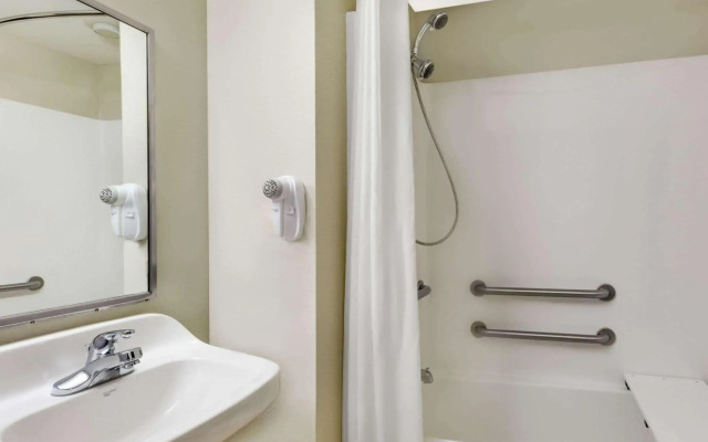 Microtel Inn & Suites by Wyndham Tuscaloosa Near University