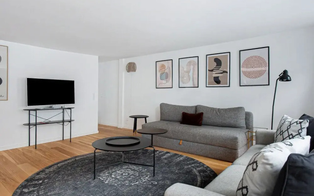 Sanders Regent - Treasured 3-bdr Apt With Terrace