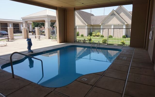 1 Life Studio and Suites
