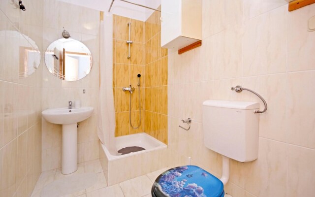Stunning Apartment in Makarska With Wifi and 2 Bedrooms