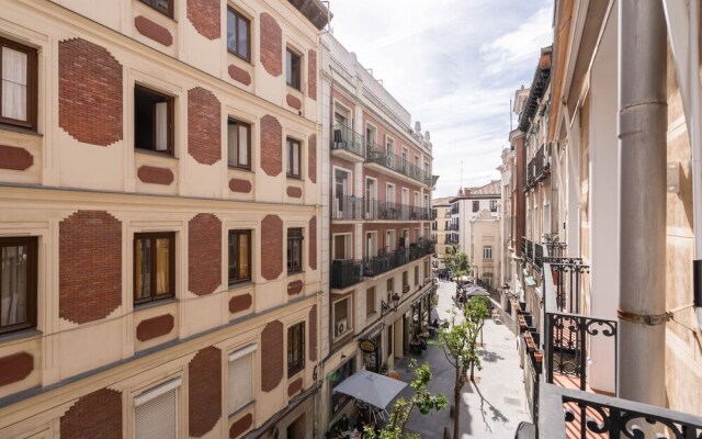 Charming Plaza de Callao