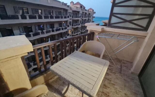 Beautiful studio with sea view and pool view