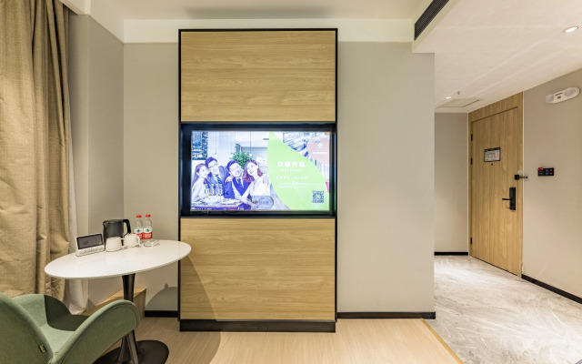 GreenTree Inn Express Hotel (Baoding Mancheng District Government Branch)