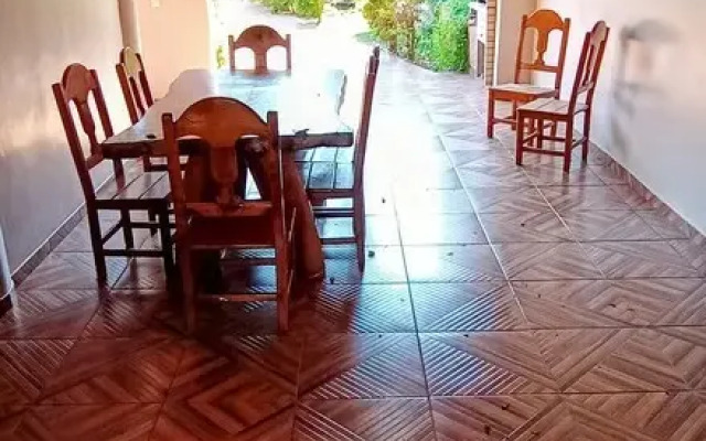 Casa com Piscina e Churrasqueira
