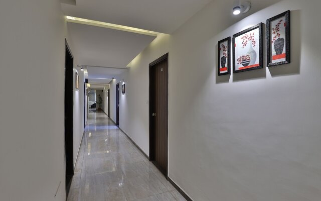OYO 27930 Hotel Dev Palace