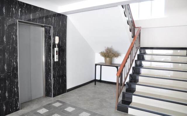 C Room (Chomchan) at Airport