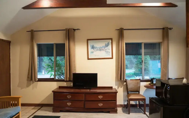 Dean Creek Resort