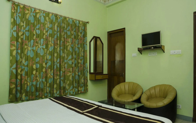 Landmark AB Block Hotel By OYO Rooms