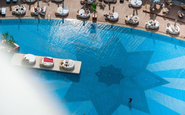 Luton Vacation Homes - Address Marina