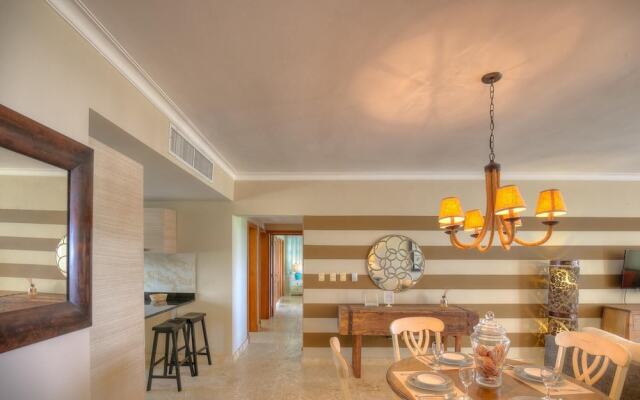 Beachfront Glamorous Apartment With Ocean Views