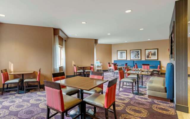 Comfort Inn & Suites Market - Airport