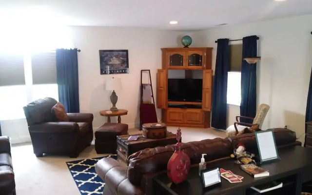 Marvel's on the Creek