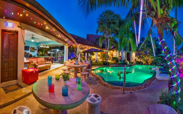 Relaxing Palm Pool Villa