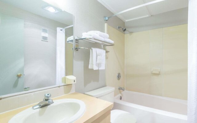 Super 8 By Wyndham Sheridan