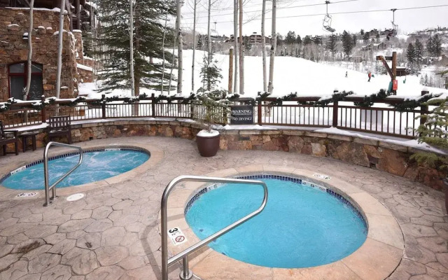 Lavish 3br 3.5ba Bachelor Gulch  Steps To Lifts 3 Bedroom Condo by RedAwning