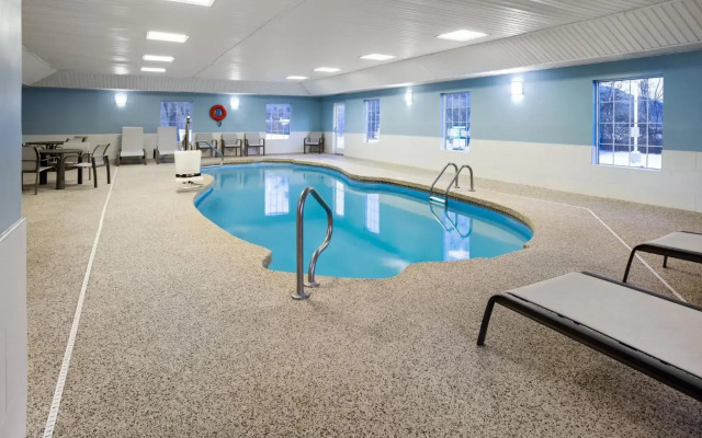 Holiday Inn Express Hotel & Suites Brattleboro by IHG