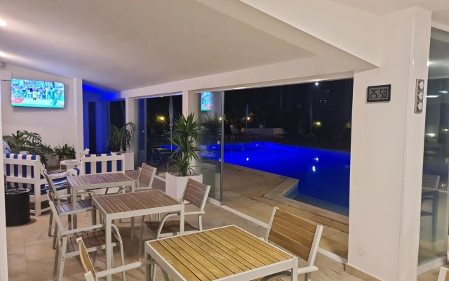Hotel Alcaide