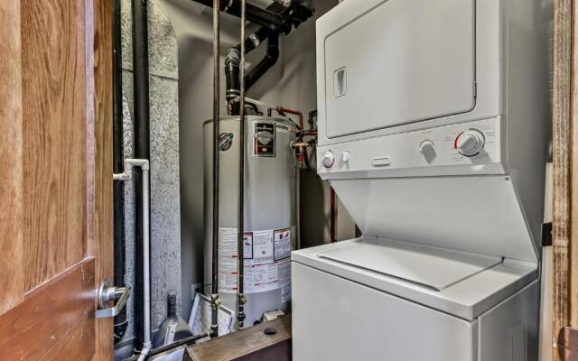 Fenwick Vacation Rentals Spacious Mountain 2 Bedroom with Hot tub