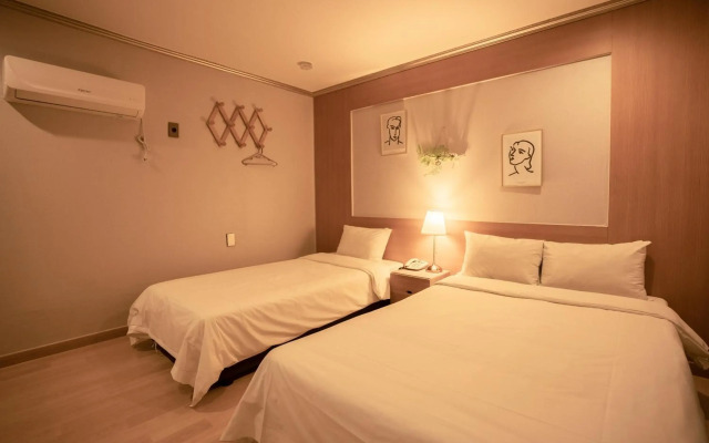Royal International Hotel