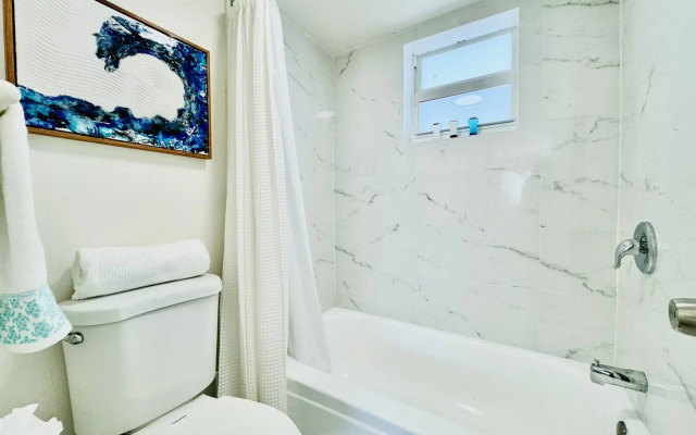 Waterfront 1BR Parking Walk to the Beach