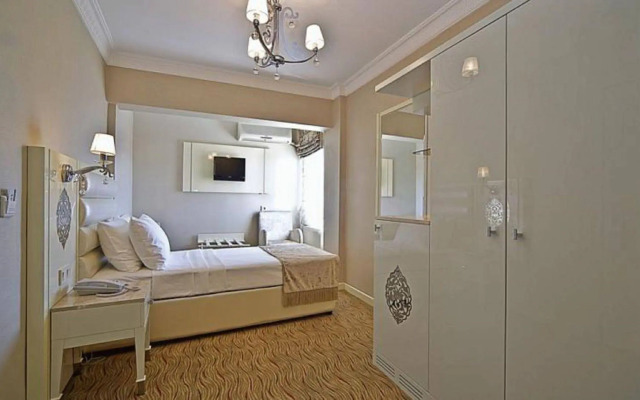Royce Hotel