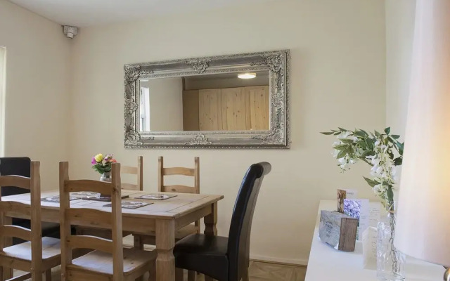 Cargo Cafe Apartments