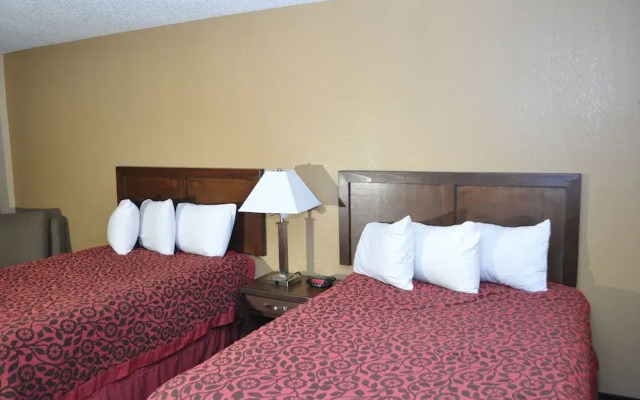 Evergreen Hotel & Suites