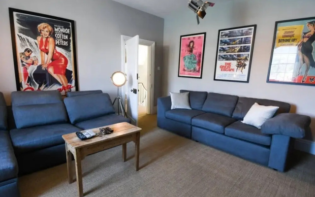 Amazing river view house sleeps 8