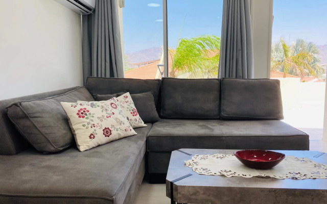 Perfect Southern Getaway with Balcony