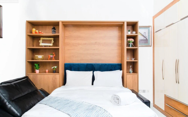 ST-Glamz-812 by bnbme homes