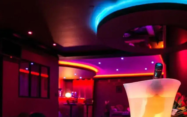 L'Insolite Spa Privatif ''Suite Luxueuse-Jacuzzi"