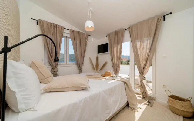 Marula holiday home - with heated pool