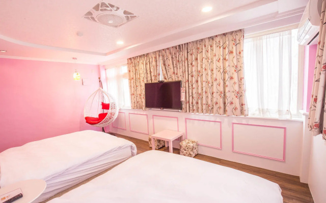 N. Castle Hotel