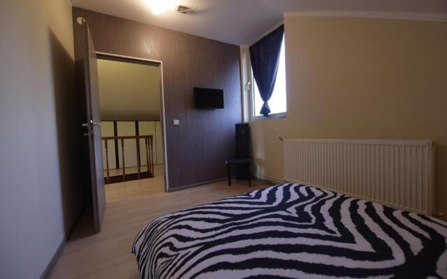 H & V Residence - Split Level Apartment