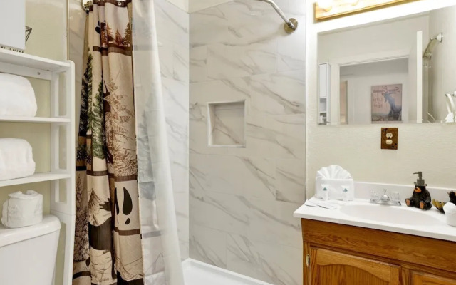 Green Squirrel Chateau #2484