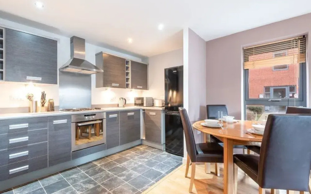 Bouverie Apartment