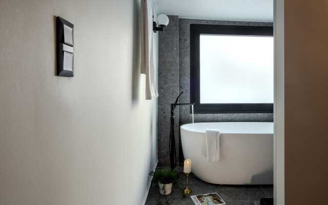 Bonnie Athens by Nin&Bau